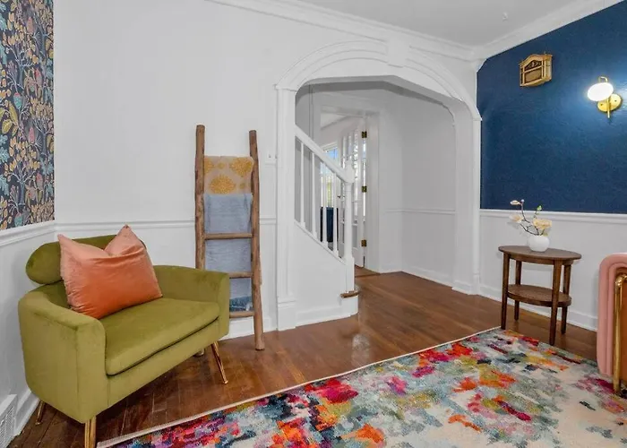Brand New, Renovated Urban Oasis With Plenty Of Parking Pittsburgh