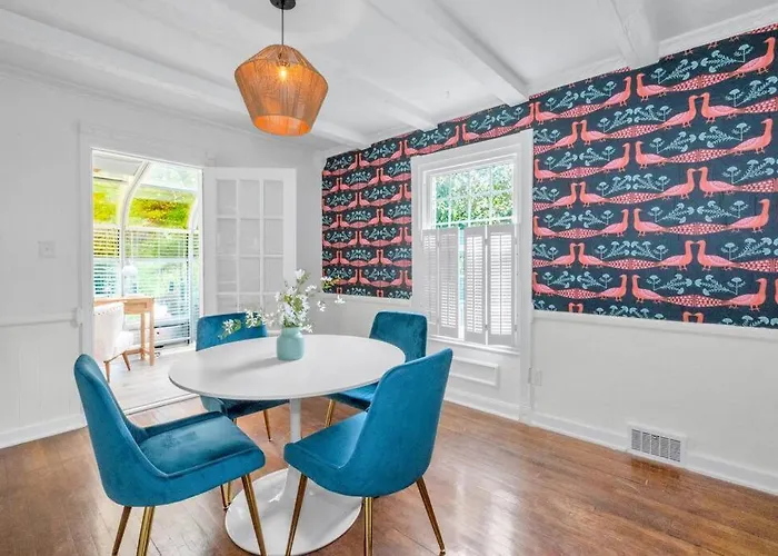 Brand New, Renovated Urban Oasis With Plenty Of Parking Holiday home Pittsburgh