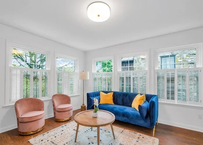 Brand New, Renovated Urban Oasis With Plenty Of Parking
