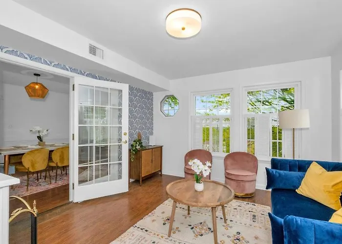 Holiday home Brand New, Renovated Urban Oasis With Plenty Of Parking Pittsburgh
