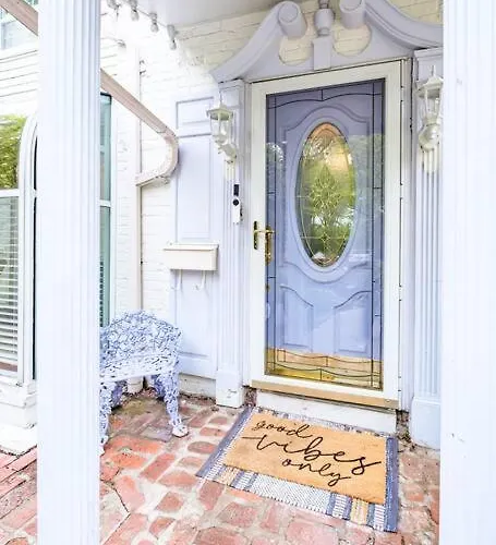 Brand New, Renovated Urban Oasis With Plenty Of Parking * Pittsburgh