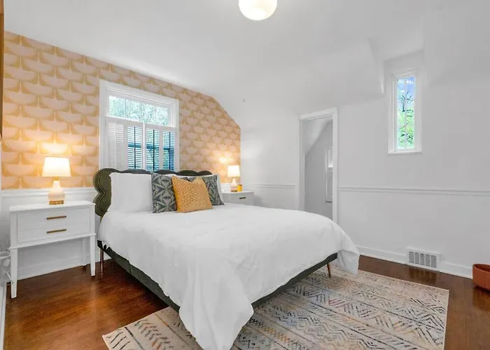 Brand New, Renovated Urban Oasis With Plenty Of Parking * Pittsburgh