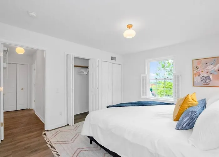 Brand New, Renovated Urban Oasis With Plenty Of Parking *
