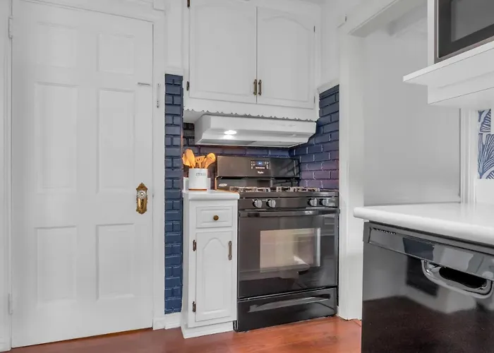 Holiday home Brand New, Renovated Urban Oasis With Plenty Of Parking Pittsburgh
