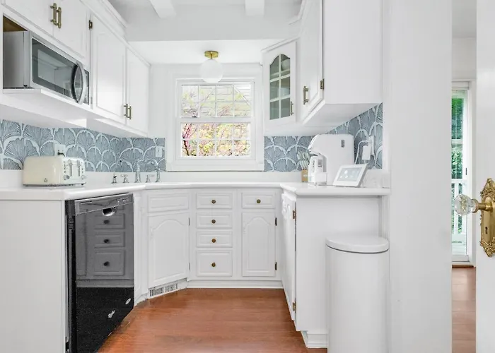 Brand New, Renovated Urban Oasis With Plenty Of Parking * Pittsburgh
