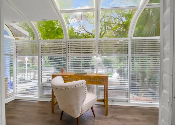 Brand New, Renovated Urban Oasis With Plenty Of Parking *