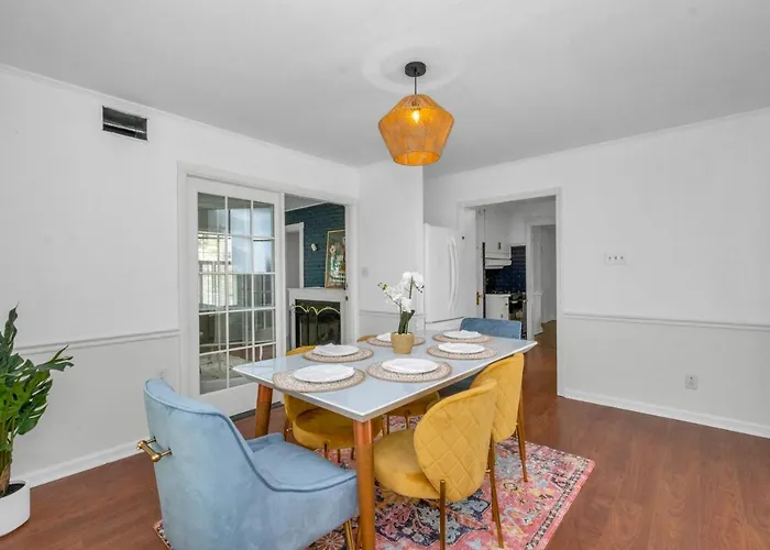 Brand New, Renovated Urban Oasis With Plenty Of Parking Holiday home Pittsburgh