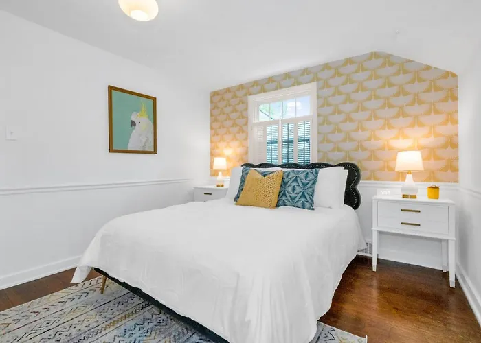 Brand New, Renovated Urban Oasis With Plenty Of Parking