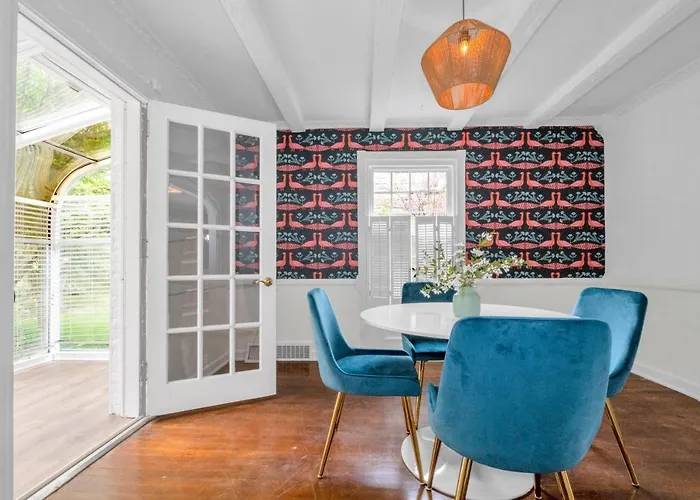 Brand New, Renovated Urban Oasis With Plenty Of Parking Holiday home *