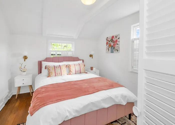 Holiday home Brand New, Renovated Urban Oasis With Plenty Of Parking Pittsburgh