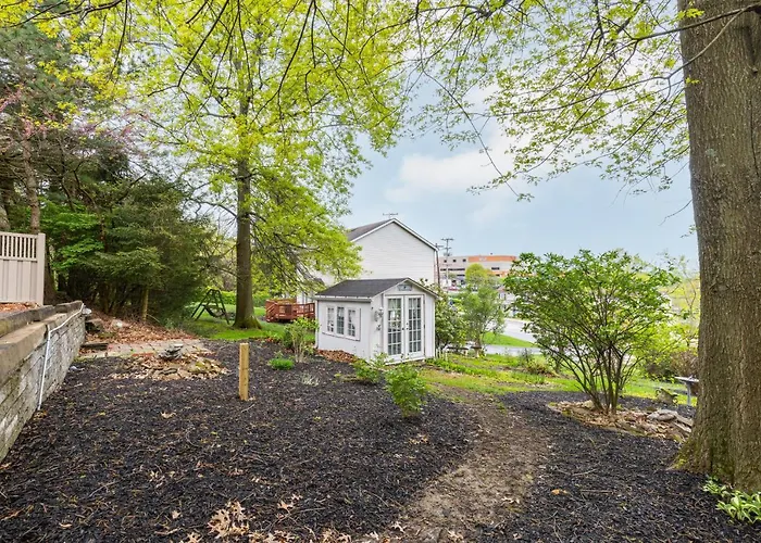 Brand New, Renovated Urban Oasis With Plenty Of Parking