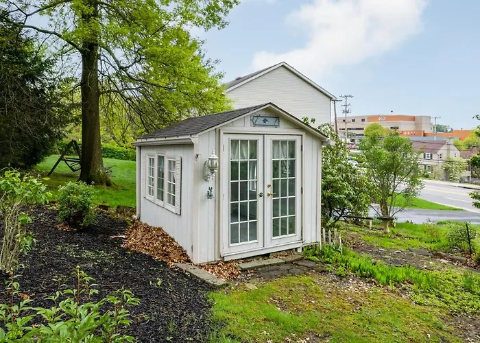 Brand New, Renovated Urban Oasis With Plenty Of Parking Holiday home *